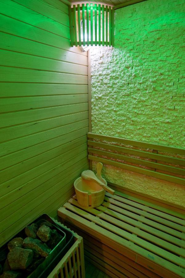 Capsule Thailande I Sauna I Balnéo I Console I jeux en bois I Cinéma I cour intérieure Trith-Saint-Leger Extérieur photo