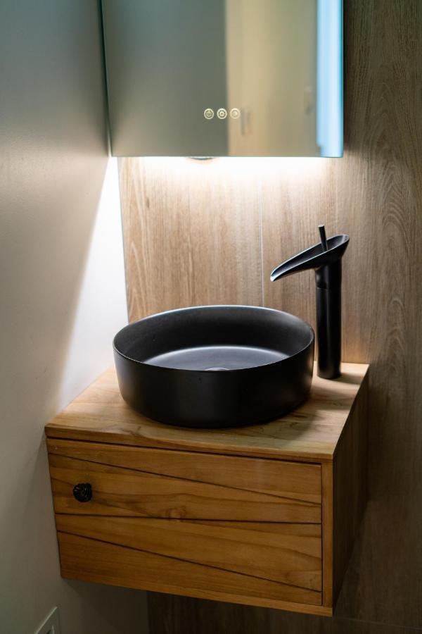 Capsule Thailande I Sauna I Balnéo I Console I jeux en bois I Cinéma I cour intérieure Trith-Saint-Leger Extérieur photo